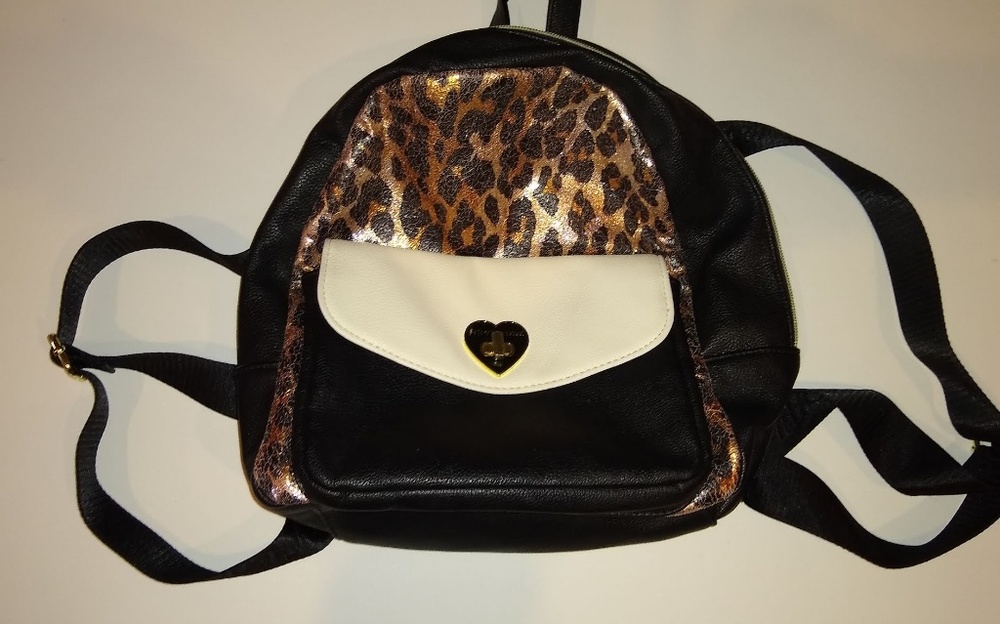 Betsy johnson cheeta back pack